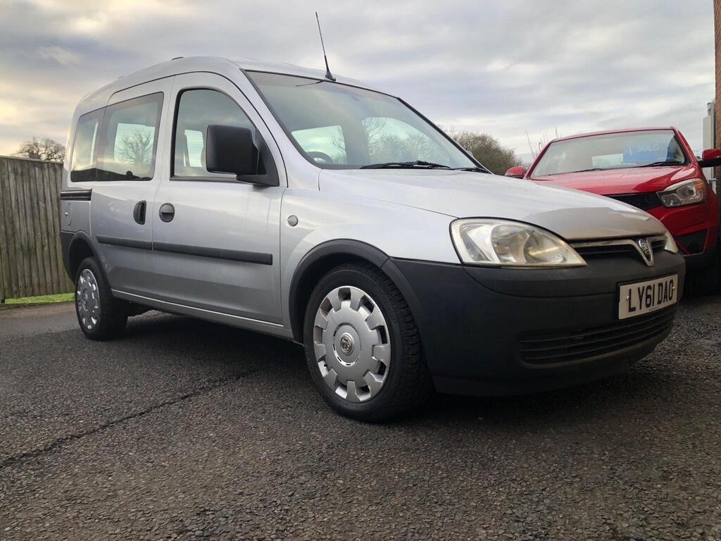 Vauxhall Combo Combi Van 1.3 2000 CDTi 16v Crew Van Easytronic FWD L1 H1 5dr
