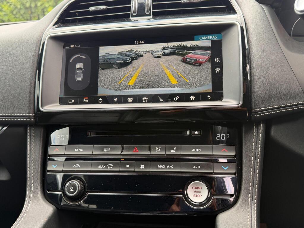 2017 Jaguar F-PACE thumbnail 35