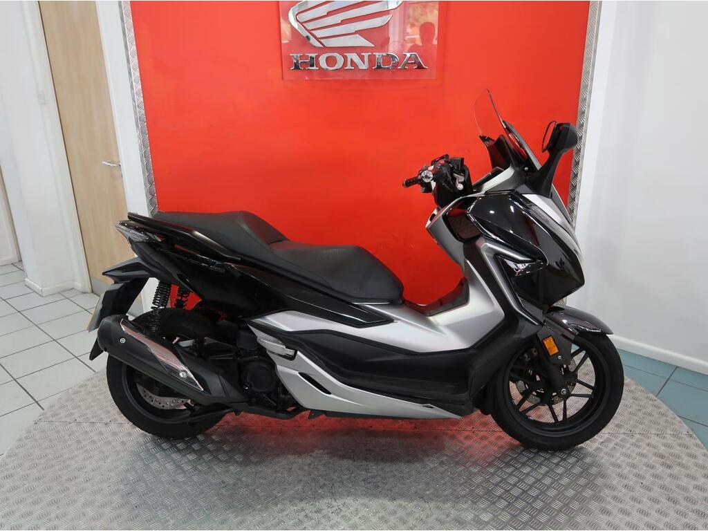 Honda Forza 300