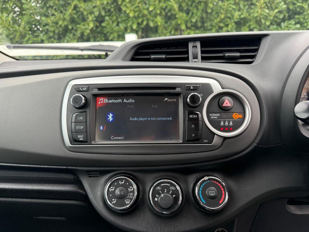 2013 Toyota Yaris thumbnail 18