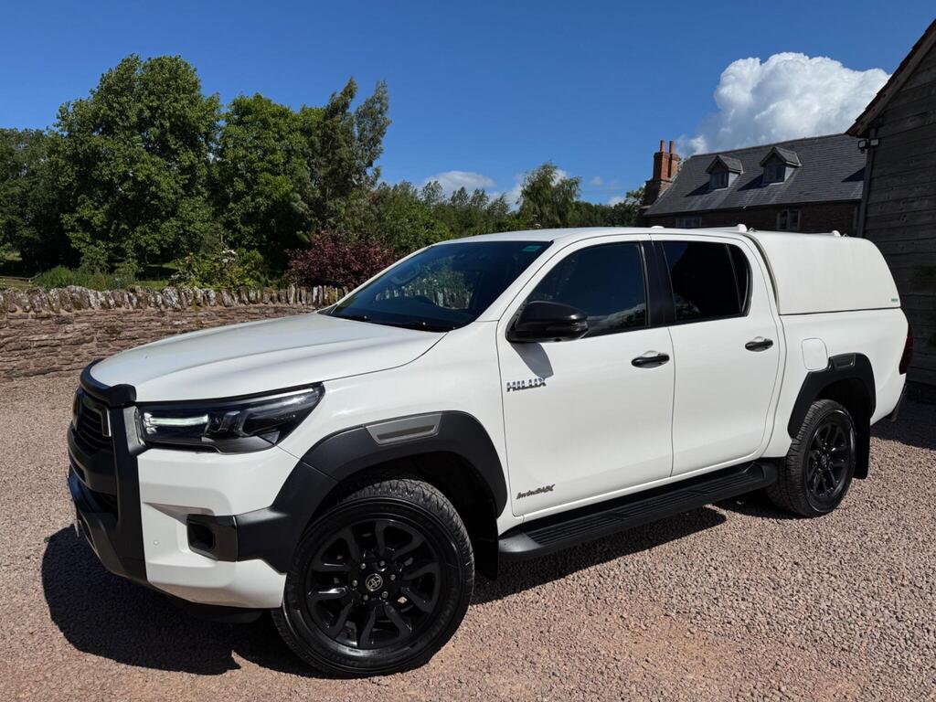 Toyota Hilux Pickup 2.8 D-4D Invincible X Auto 4WD Euro 6 (s/s) 4dr