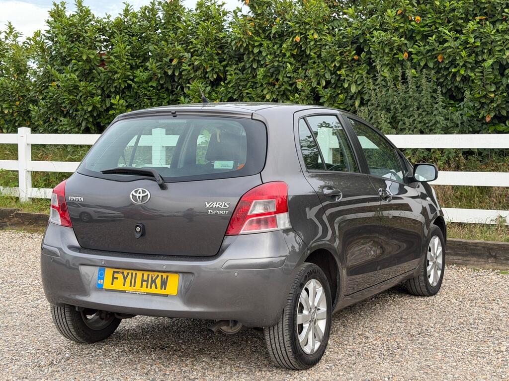 2011 Toyota Yaris thumbnail 13