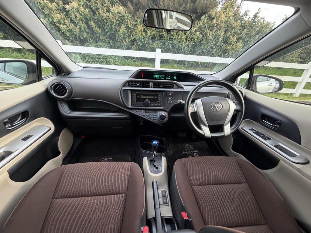 2012 Toyota Aqua thumbnail 16