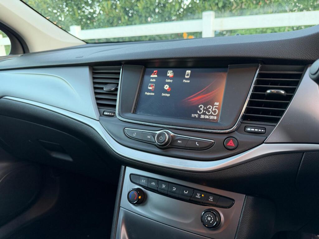 2018 Vauxhall Astra thumbnail 21