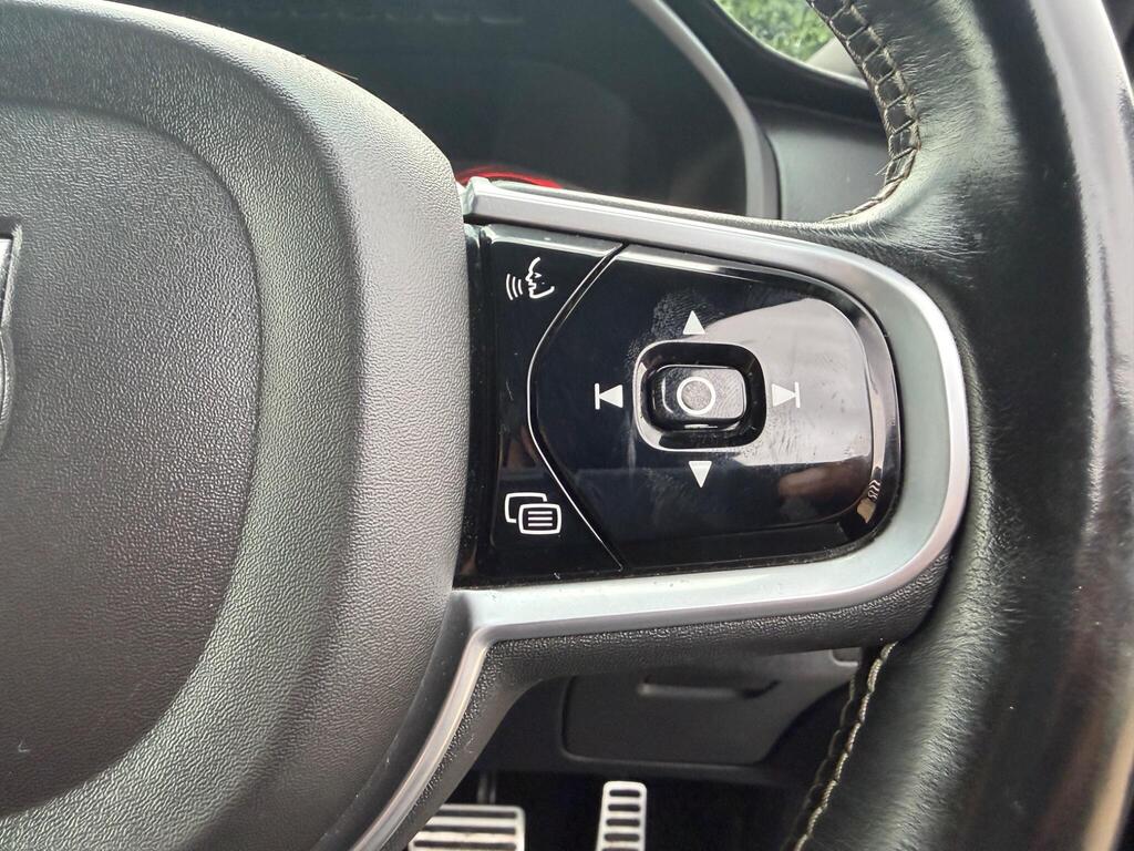 2020 Volvo XC90 thumbnail 35