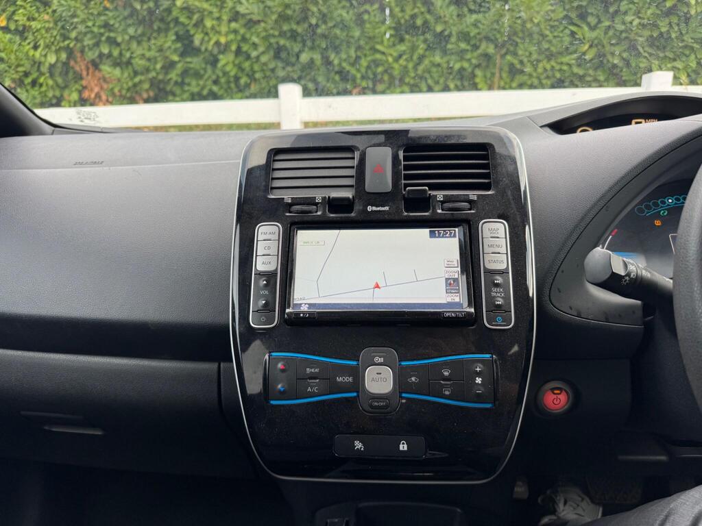 Nissan Leaf 24kWh Acenta Auto 5dr thumbnail 14
