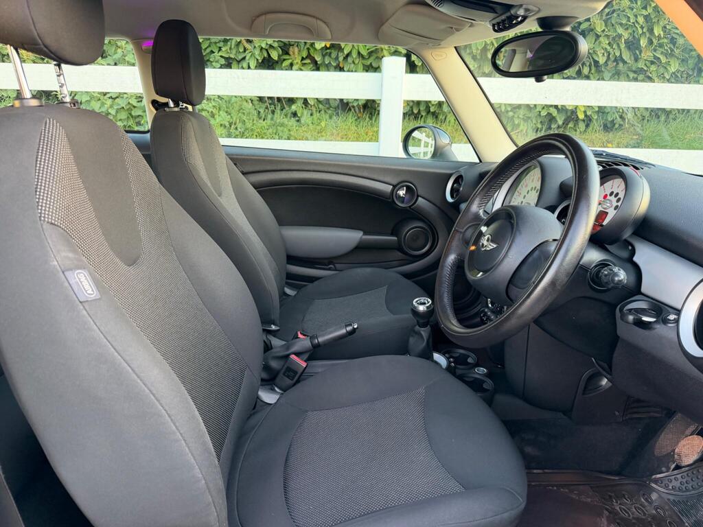 2010 MINI Hatch thumbnail 18