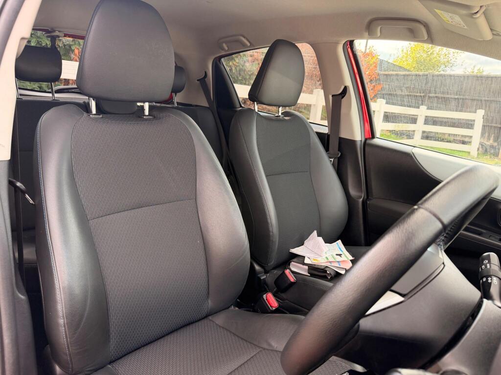 2014 Toyota Yaris thumbnail 24