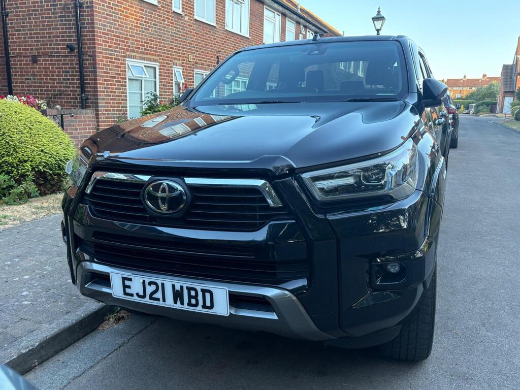 Toyota Hilux Pickup 2.8 D-4D Invincible X Auto 4WD Euro 6 (s/s) 4dr