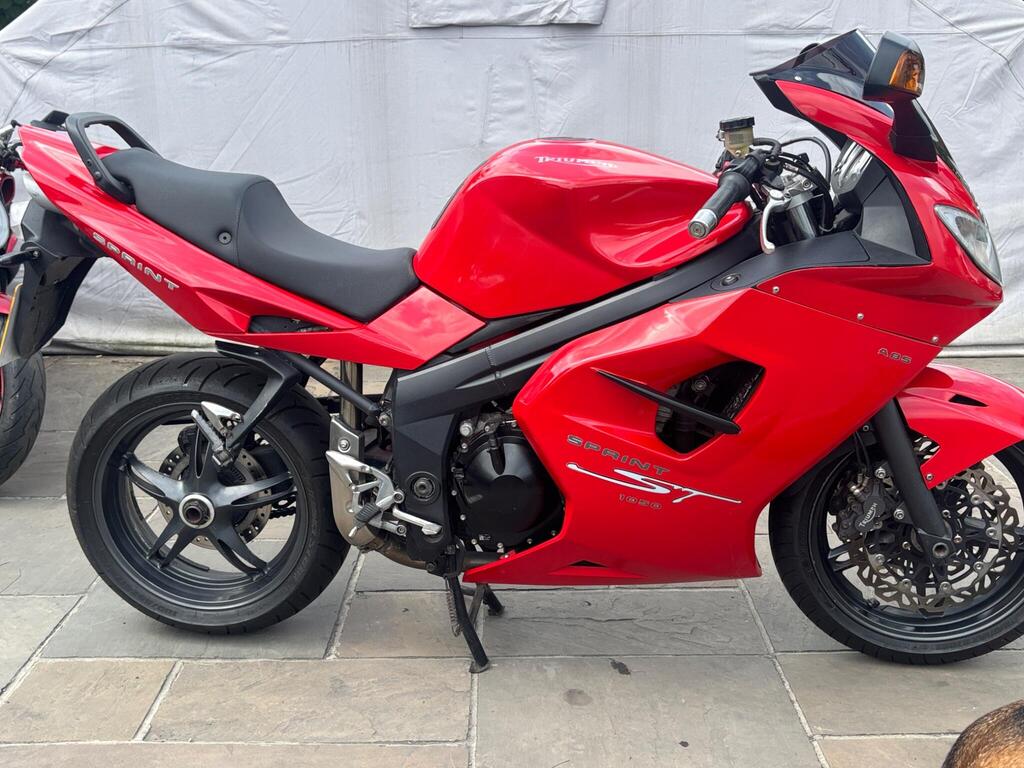 Triumph Sprint ST 1050 Unlisted