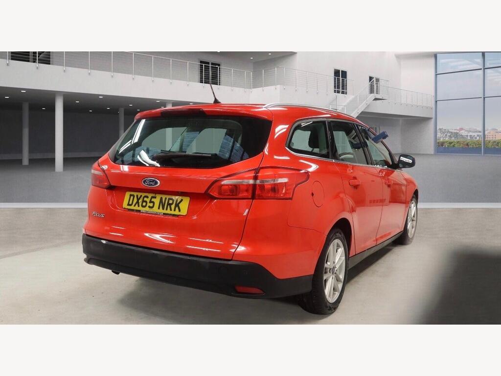 2015 Ford Focus thumbnail 6