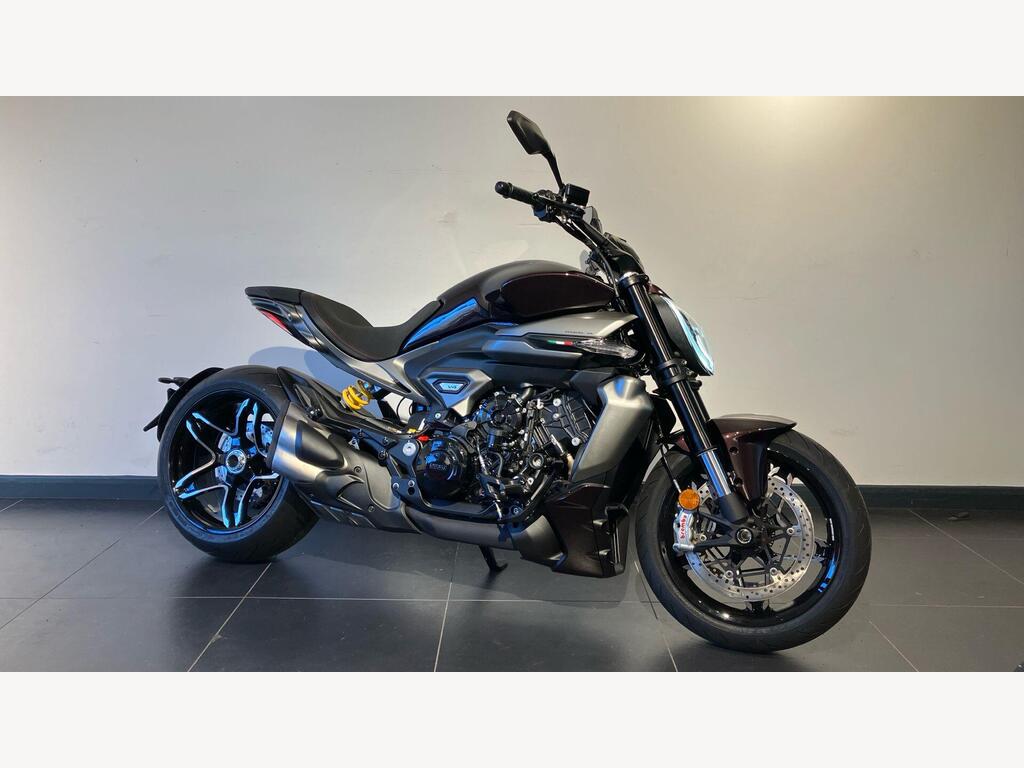 Ducati Diavel V4