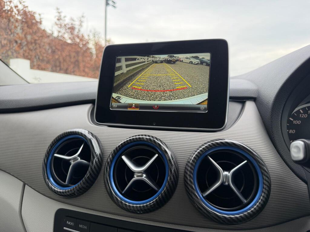 2015 Mercedes-Benz B Class thumbnail 26