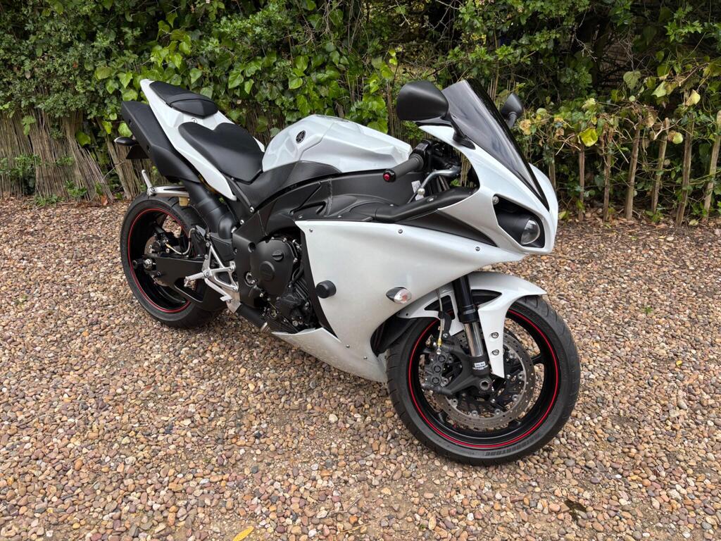 Yamaha R1