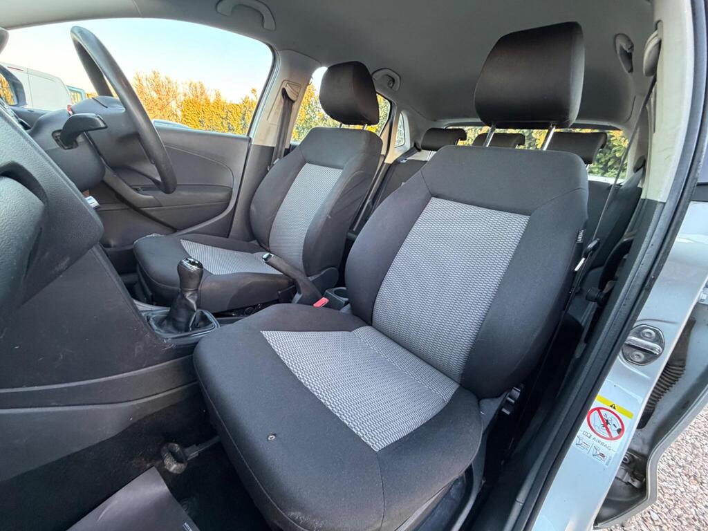 2014 Volkswagen Polo thumbnail 25