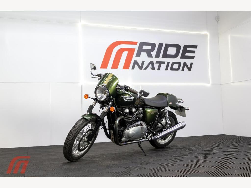 Triumph Thruxton 900