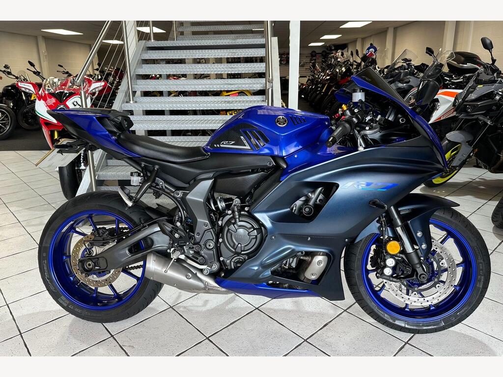 Yamaha R7
