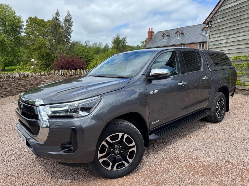 Toyota Hilux Pickup 2.4 D-4D Invincible 4WD Euro 6 (s/s) 4dr