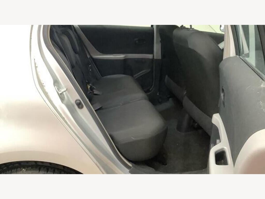 2009 Toyota Yaris thumbnail 11