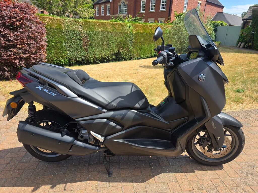 Yamaha XMAX 300