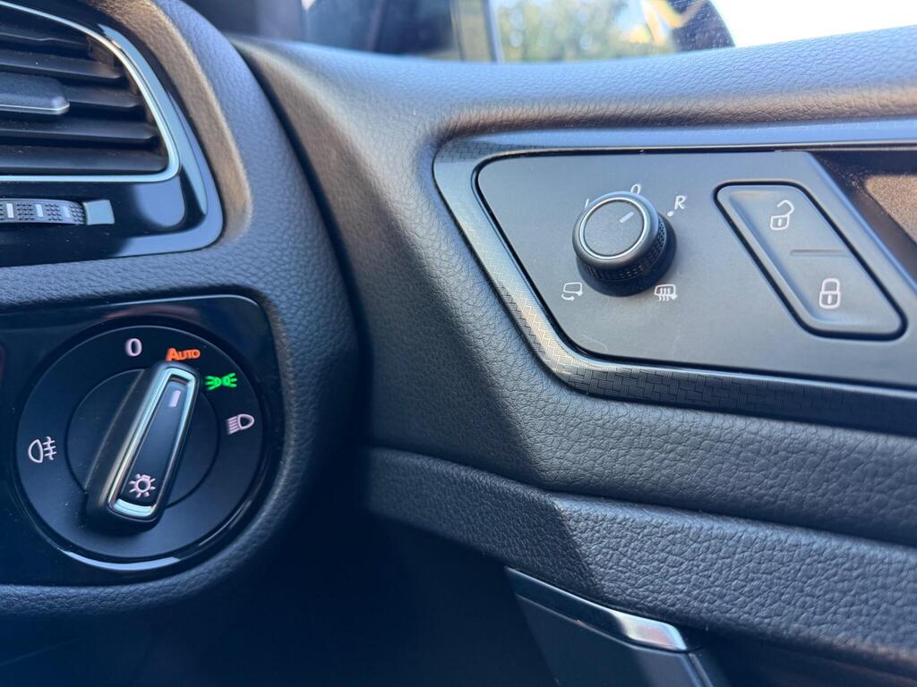 2019 Volkswagen Golf thumbnail 30