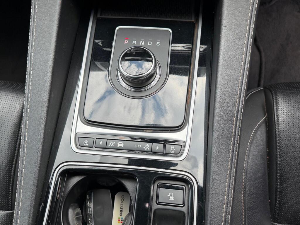 2017 Jaguar F-PACE thumbnail 26