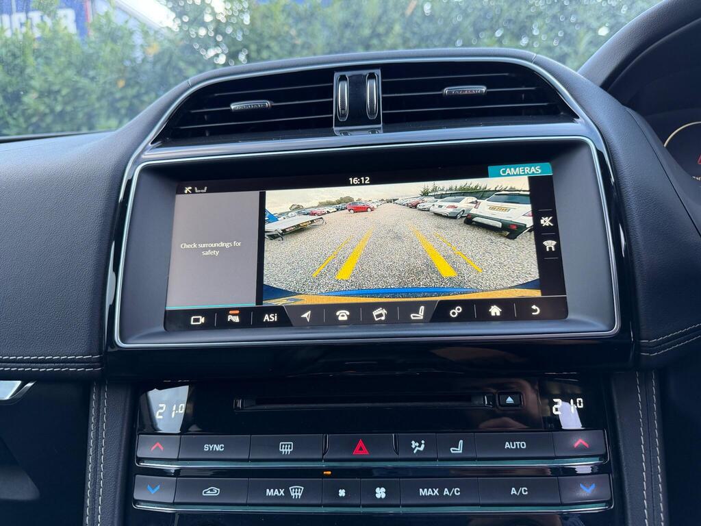 Jaguar F-PACE 2.0 D180 R-Sport Auto AWD Euro 6 (s/s) 5dr thumbnail 30