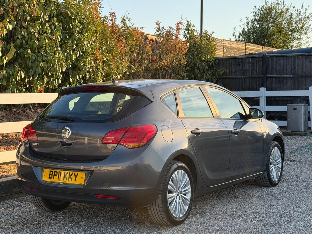 2011 Vauxhall Astra thumbnail 13