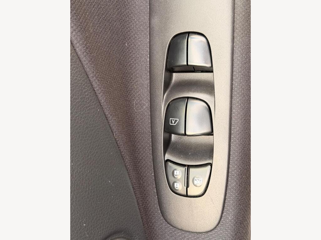 2013 Nissan Serena thumbnail 40