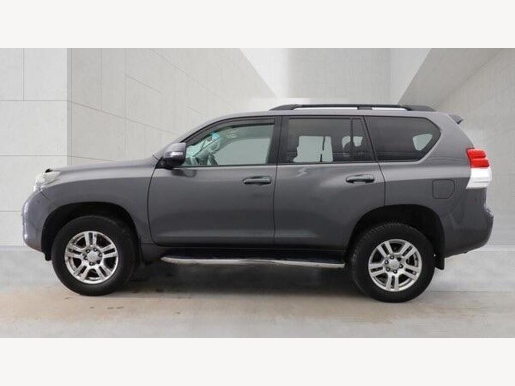 2010 Toyota Land Cruiser thumbnail 6