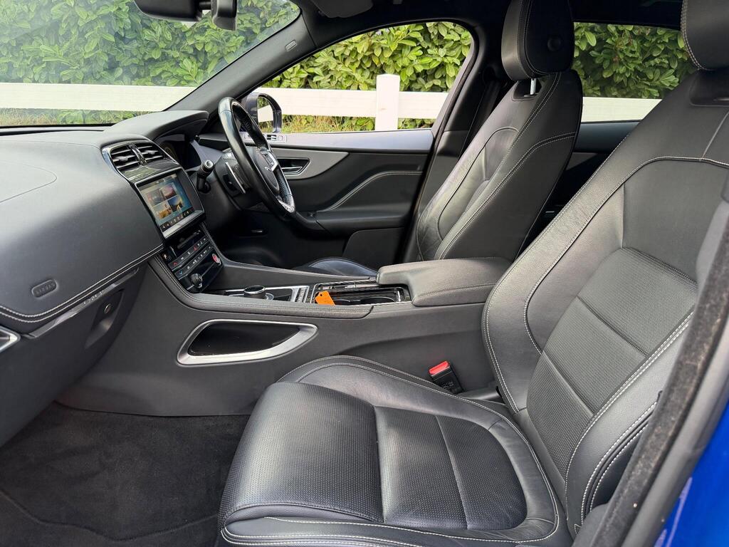 Jaguar F-PACE 2.0 D180 R-Sport Auto AWD Euro 6 (s/s) 5dr thumbnail 12