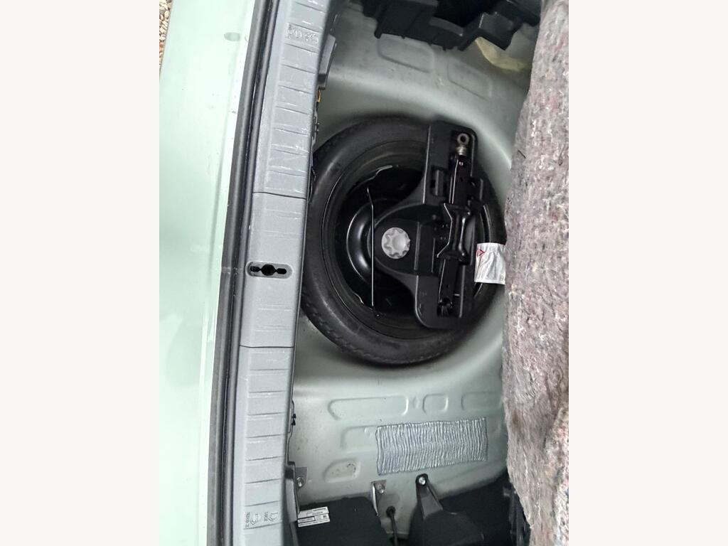 Toyota Prius 1.5 T Spirit CVT 5dr thumbnail 34