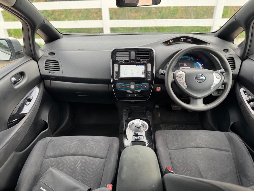 Nissan Leaf 24kWh Acenta Auto 5dr thumbnail 2