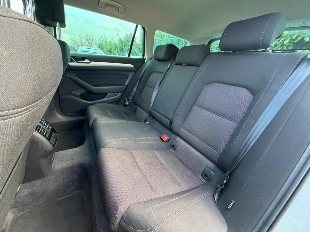 2016 Volkswagen Passat thumbnail 16