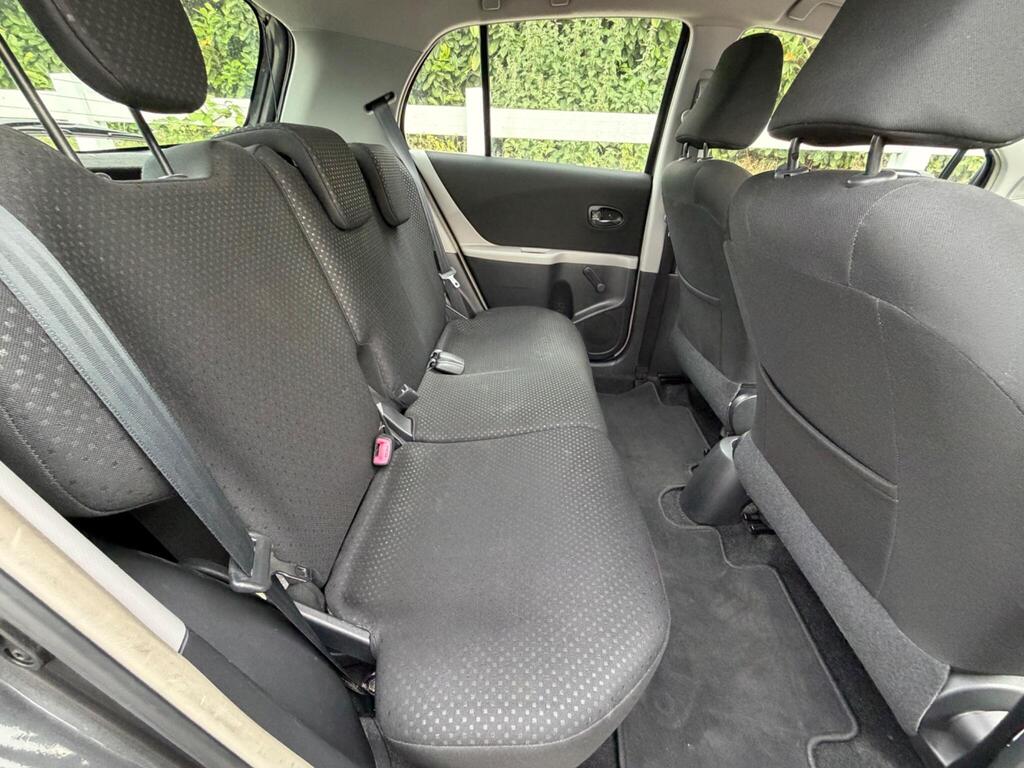 2011 Toyota Yaris thumbnail 19