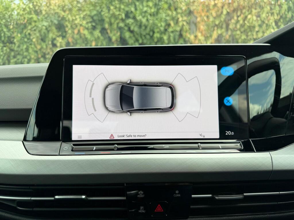 2023 Volkswagen Golf thumbnail 32