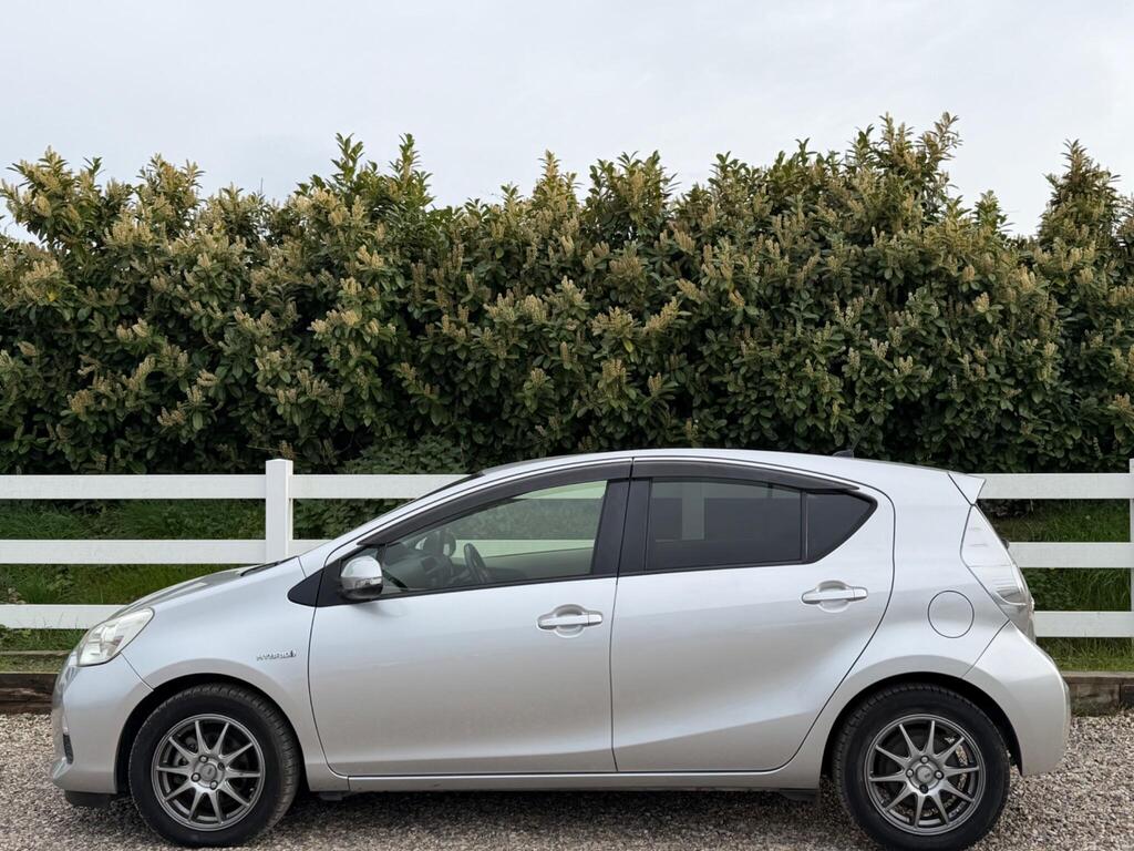 2012 Toyota Aqua thumbnail 11