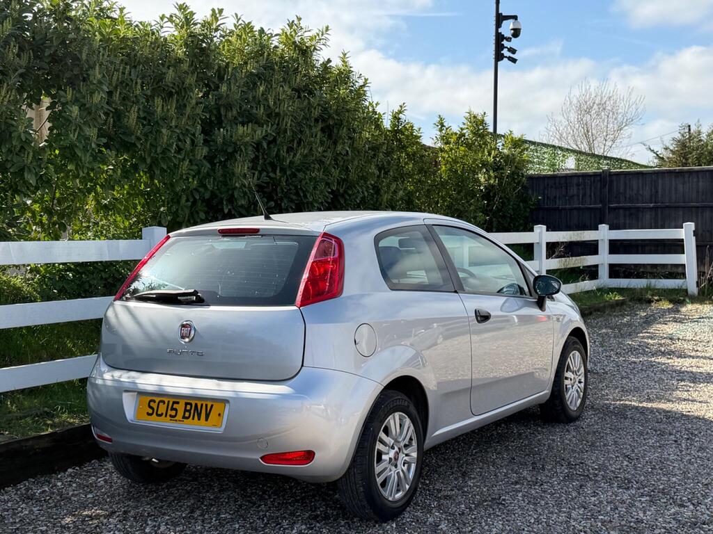 2015 Fiat Punto thumbnail 12