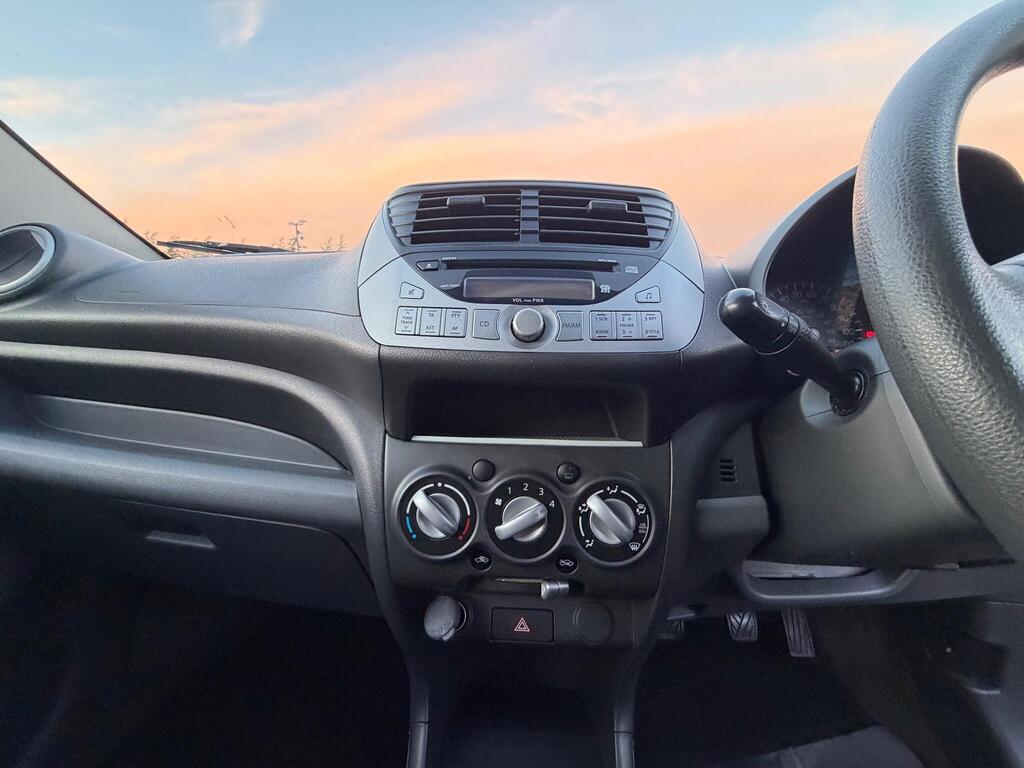 2012 Nissan Pixo thumbnail 2