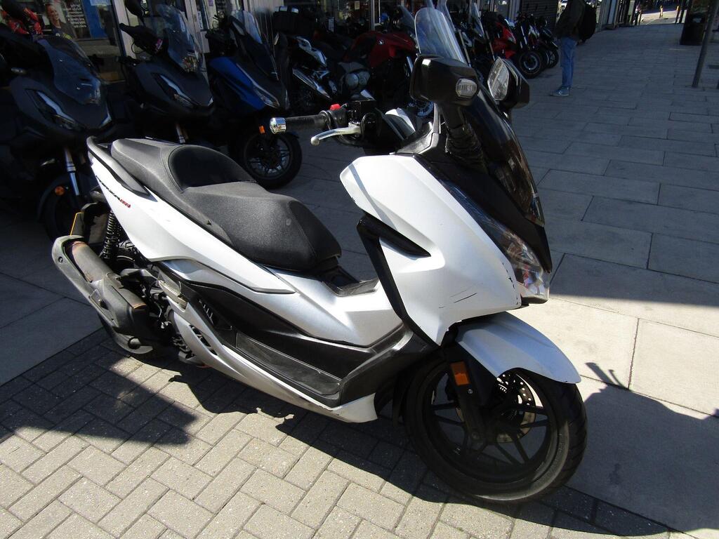 Honda Forza 300
