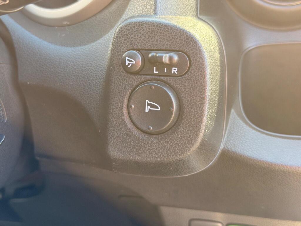 2012 Honda Jazz thumbnail 37