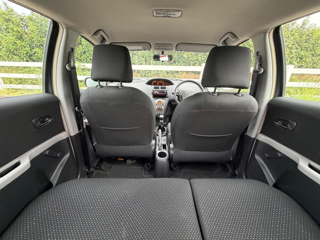 2011 Toyota Yaris thumbnail 20
