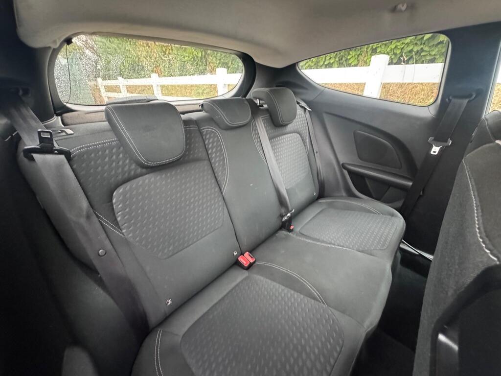 Ford Fiesta 1.0T EcoBoost Titanium Euro 6 (s/s) 3dr thumbnail 14