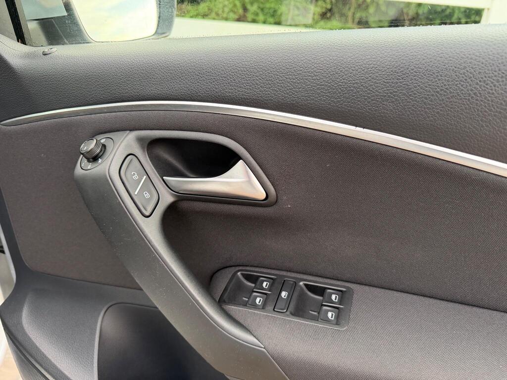 2015 Volkswagen Polo thumbnail 28