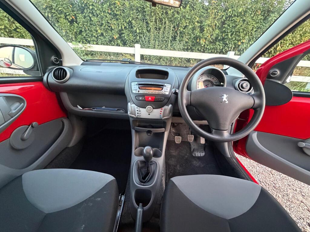 2011 Peugeot 107 thumbnail 15