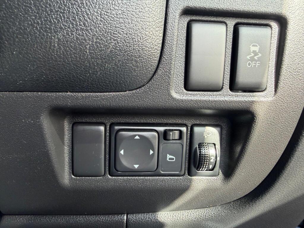 2012 Nissan Micra thumbnail 27