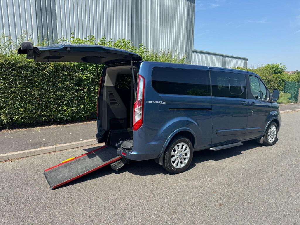 Ford Tourneo Custom Minibus 2.0 320 EcoBlue Titanium L2 Euro 6 (s/s) 5dr