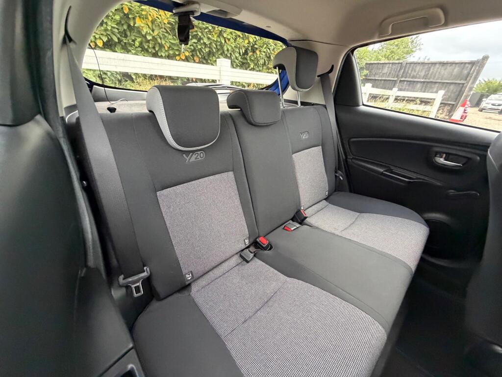 2020 Toyota Yaris thumbnail 21