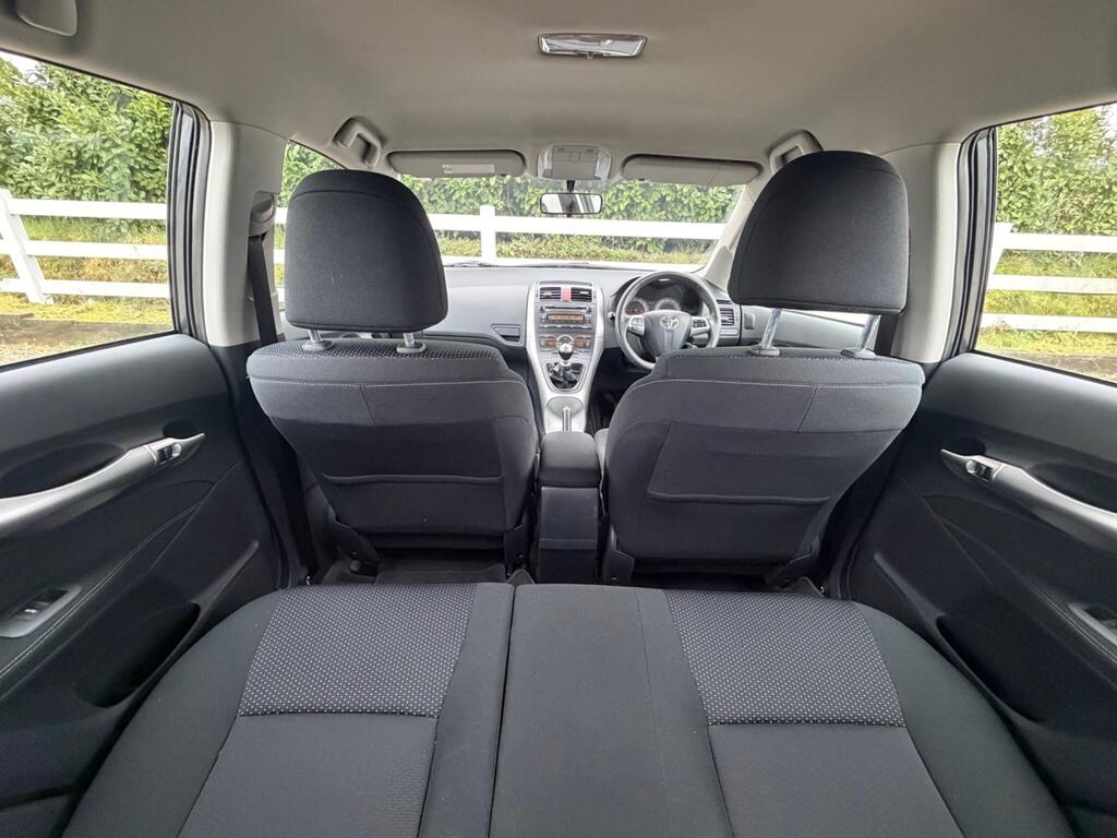 2012 Toyota Auris thumbnail 22