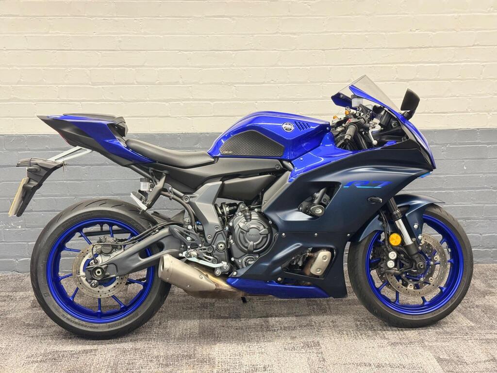 Yamaha R7